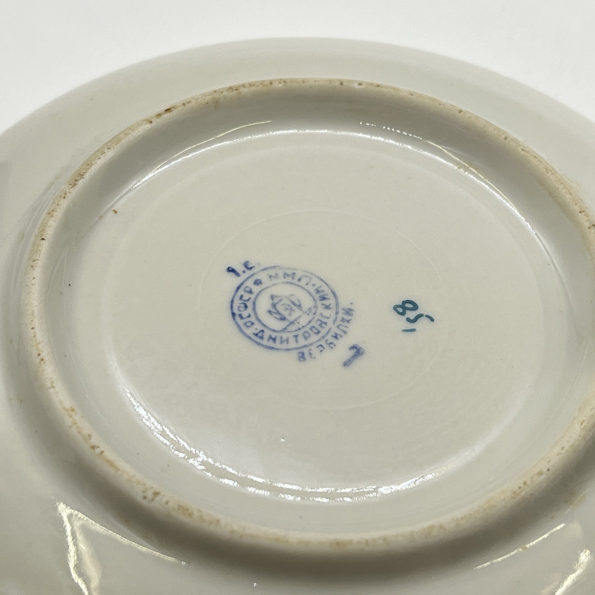 Пара чайная с цветочным декором, фарфор, крытье, золочение, Дмитровский фарфоровый завод (ДФЗ Вербилки), СССР, 1951-1954 гг.