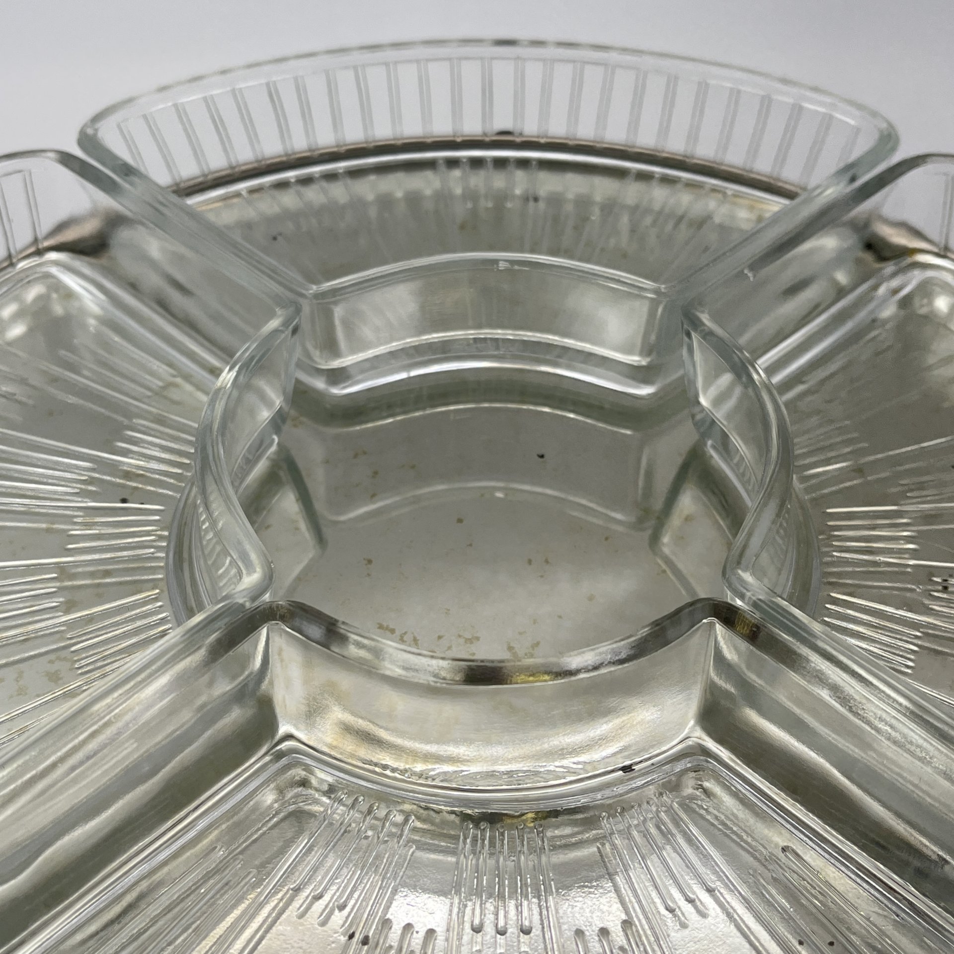 Менажница четырехсекционная на вращающемся основании