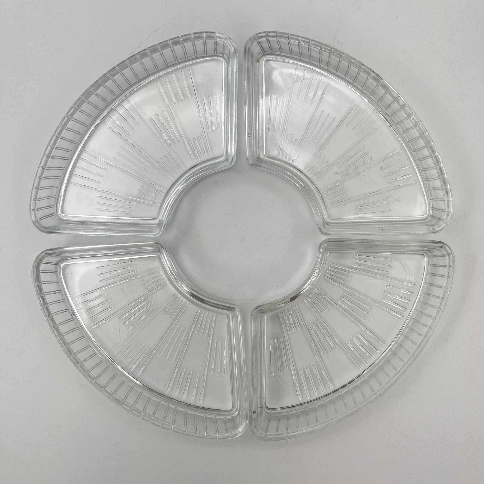 Менажница четырехсекционная на вращающемся основании