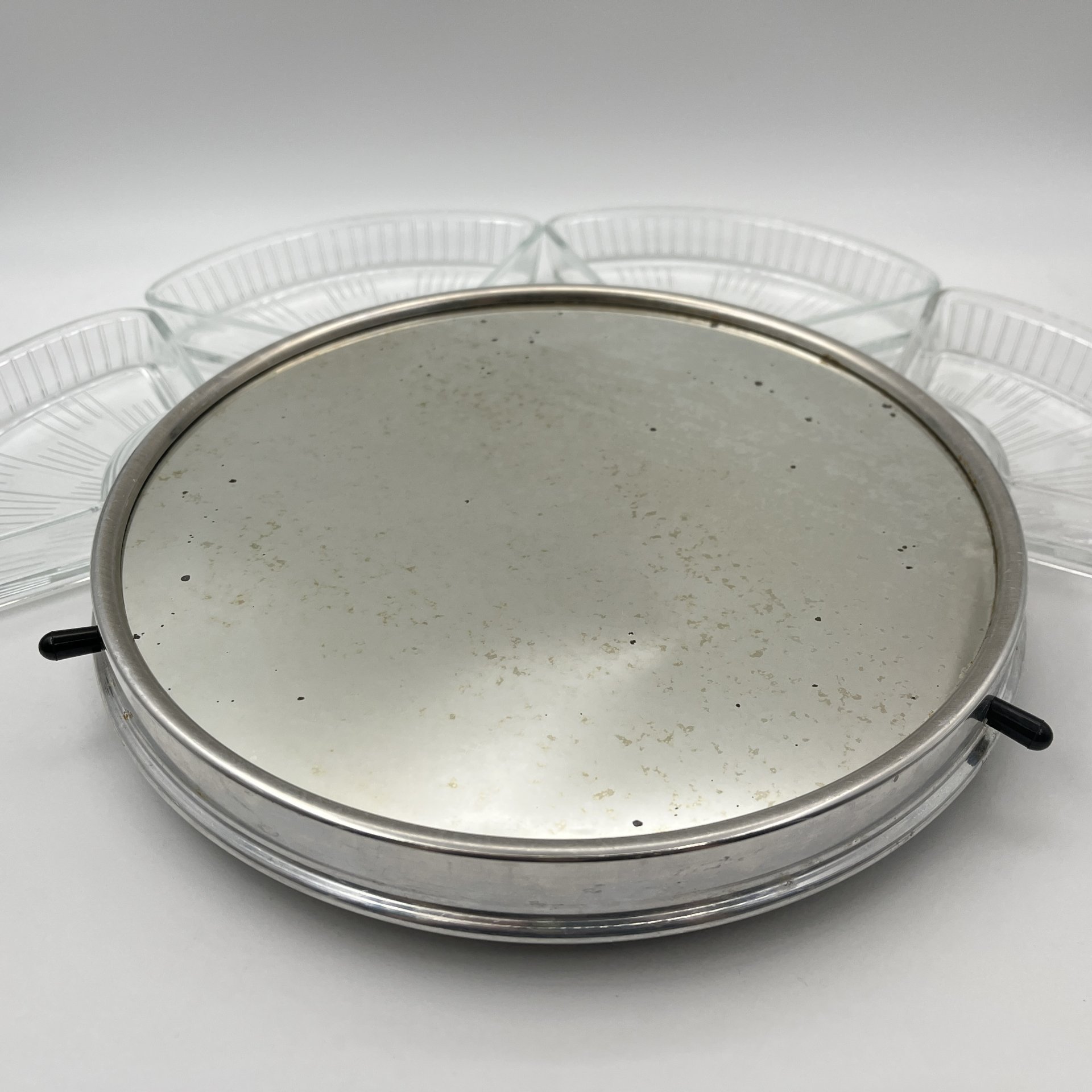 Менажница четырехсекционная на вращающемся основании