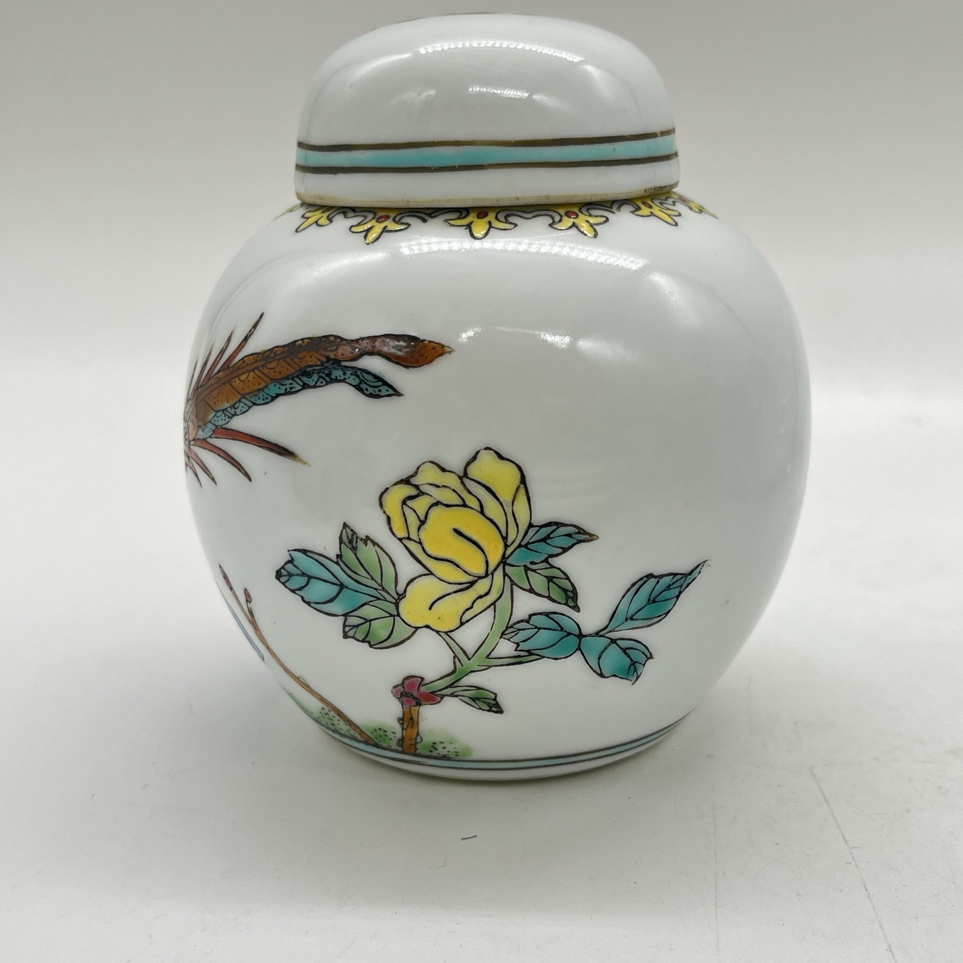 Вазочка имбирная с изображением фазана в саду, фарфор, роспись, эмаль, Китай, 1950-1970 гг.