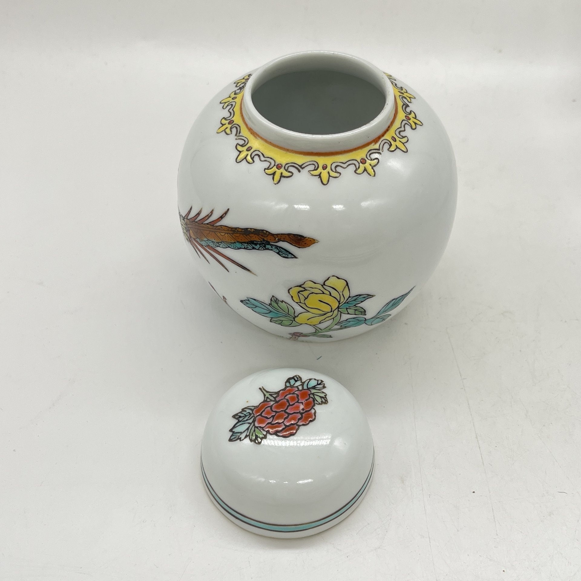 Вазочка имбирная с изображением фазана в саду, фарфор, роспись, эмаль, Китай, 1950-1970 гг.