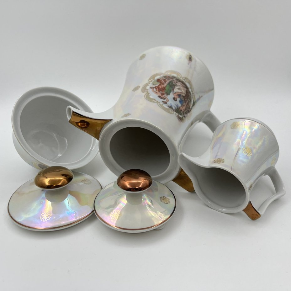 Сервиз кофейный "Мадонна" на 5 персон (13 предметов), фарфор, люстр, деколь, Graf Von Henneberg Porzellan, 1777 Jlmenau, Германия, 1977-1990 гг.