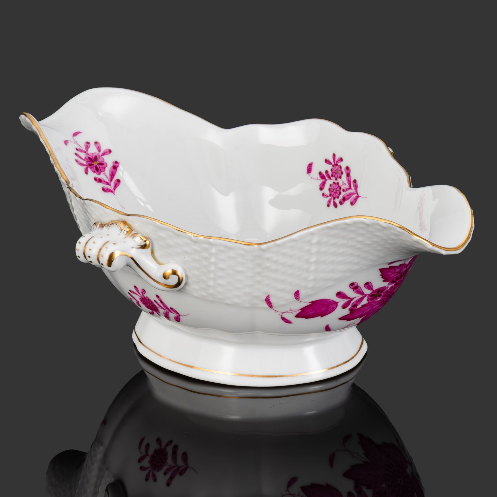 Соусник, выполненный в фирменном дизайне "Chinese Bouquet/Apponyi Purpur"