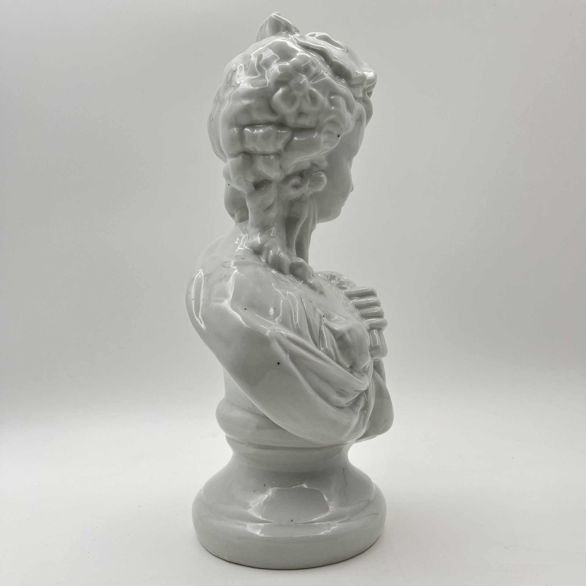Бюст "Дама с букетом цветов", фарфор, Западная Европа, 1920-1960 гг.