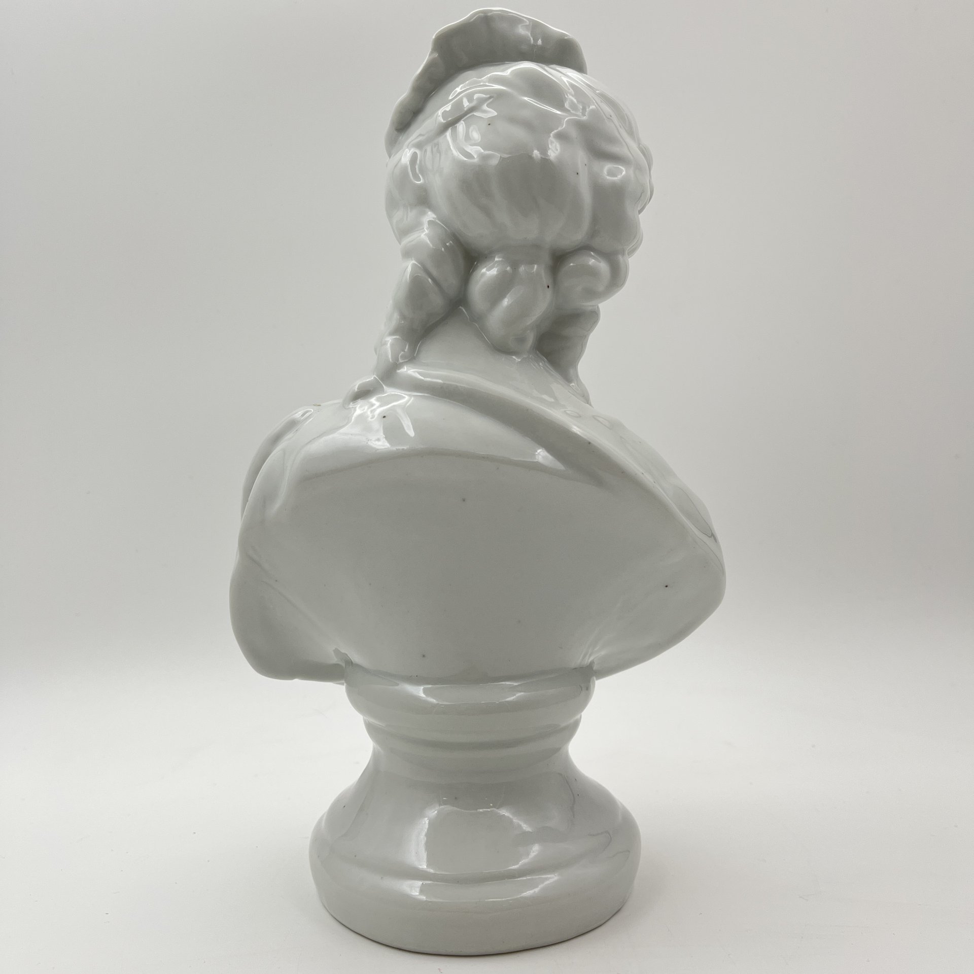 Бюст "Дама с букетом цветов", фарфор, Западная Европа, 1920-1960 гг.