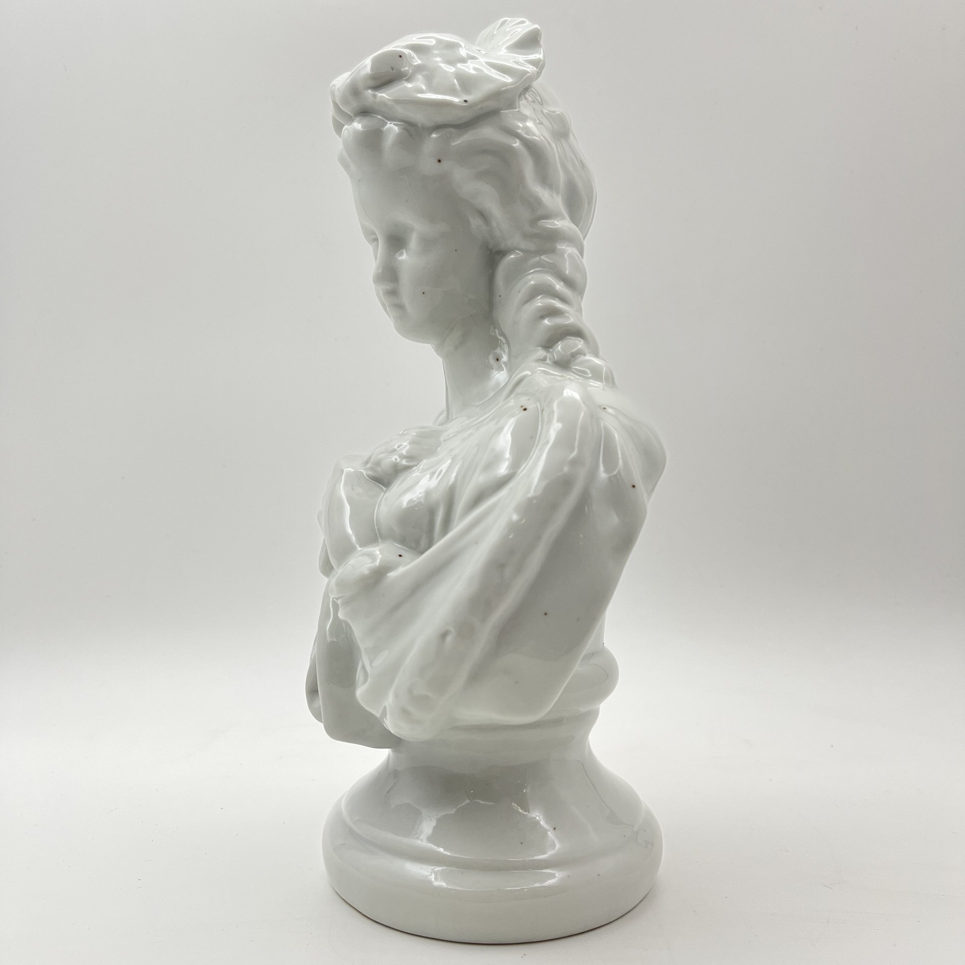 Бюст "Дама с букетом цветов", фарфор, Западная Европа, 1920-1960 гг.