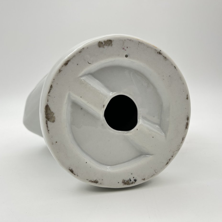 Бюст "Дама с букетом цветов"