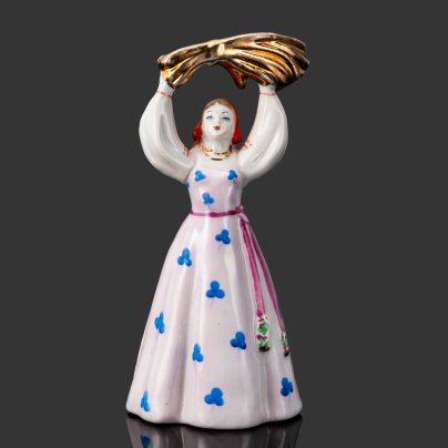 Статуэтка "Девушка со снопом" (розовый сарафан), скульптор Малышева Н.А., фарфор, роспись, люстр, золочение, Дулевский фарфоровый завод (Дулёво), СССР, 1961 г.