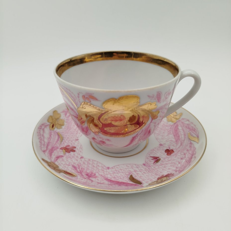 Пара чайная, украшенная декором в виде тюльпанов, фарфор, деколь, золочение, СССР, 1970-1989 гг.