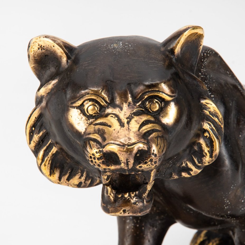 Скульптура "Рычащий тигр"