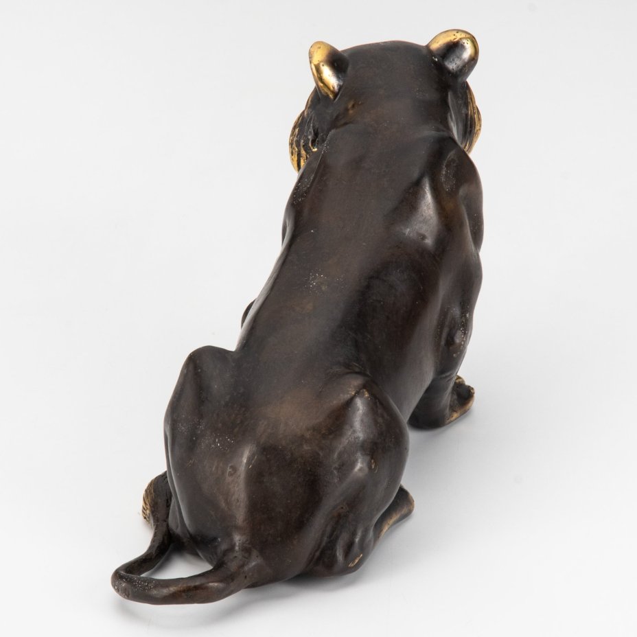 Скульптура "Рычащий тигр"