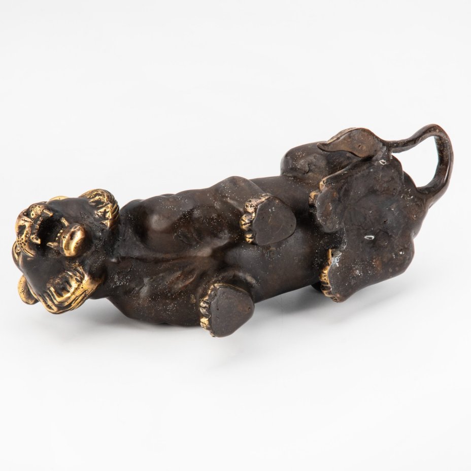 Скульптура "Рычащий тигр"