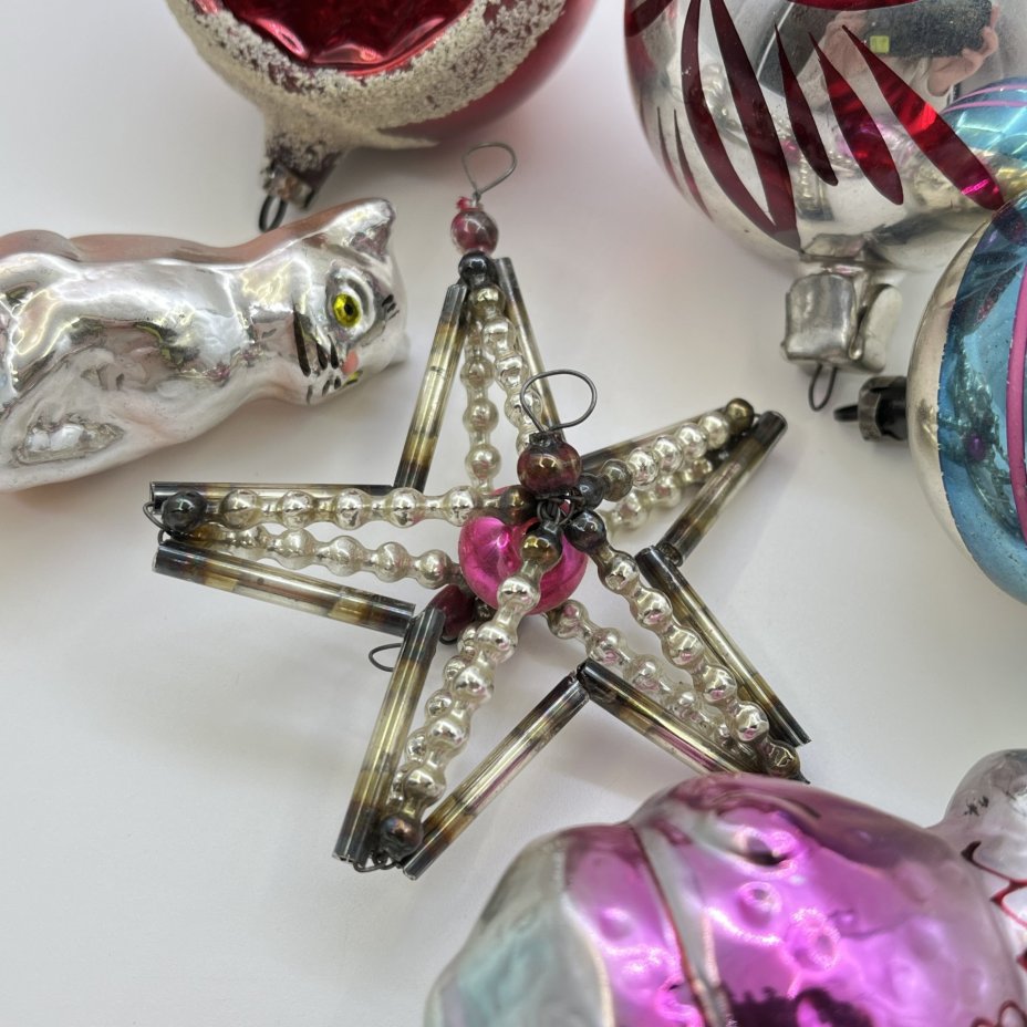 Набор из 6-ти винтажных ёлочных игрушек различных форм и расцветок