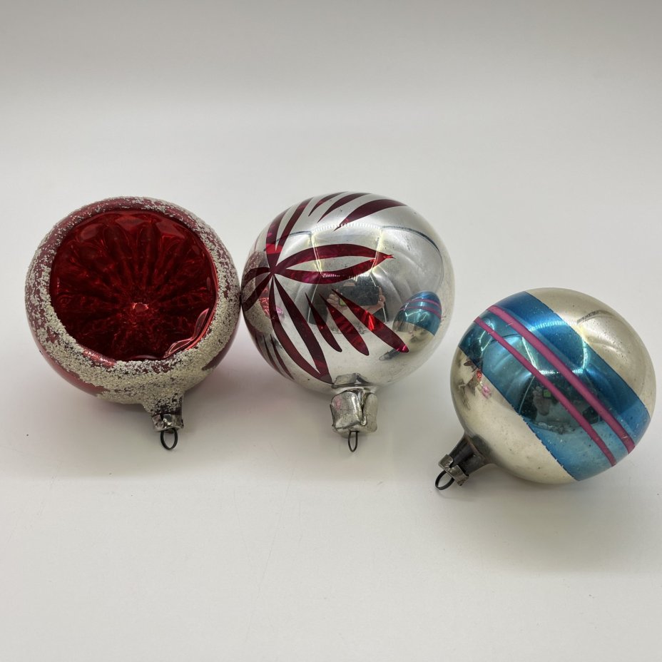 Набор из 6-ти винтажных ёлочных игрушек различных форм и расцветок