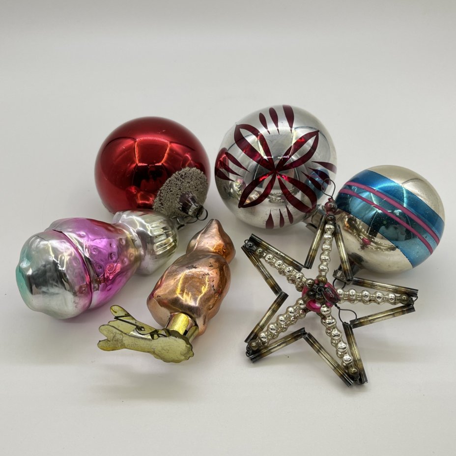 Набор из 6-ти винтажных ёлочных игрушек различных форм и расцветок