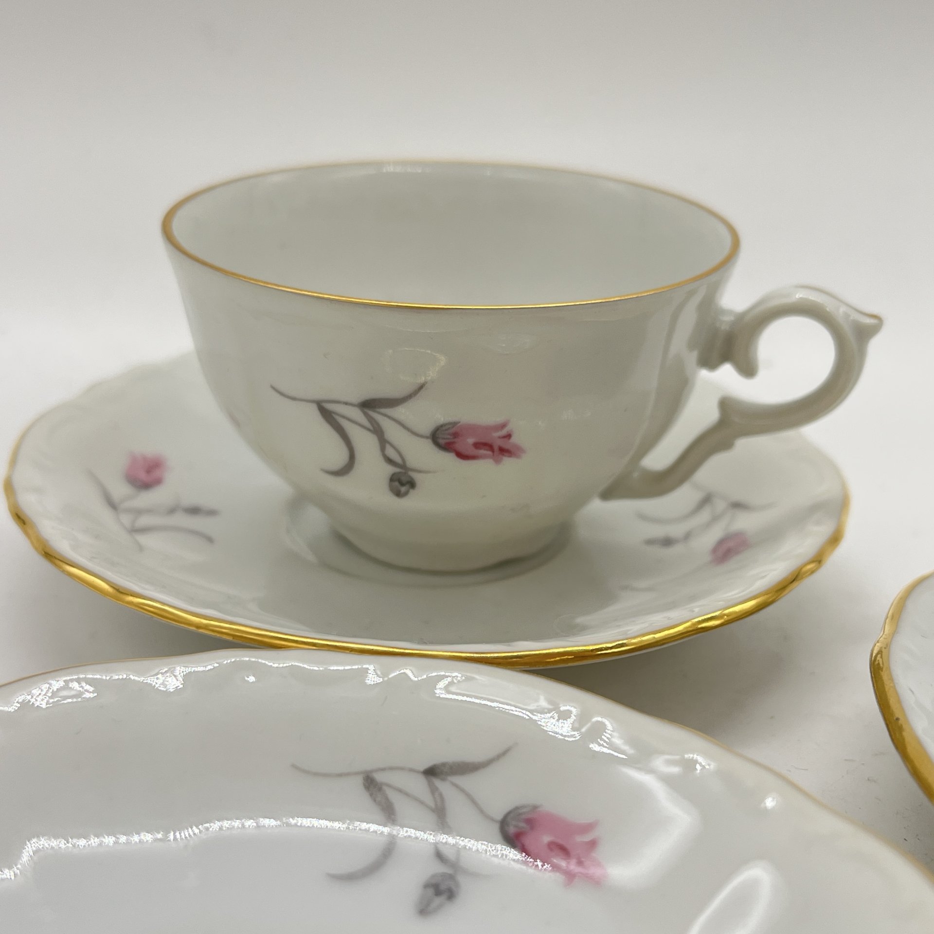 Набор из чайной пары и 2 блюдец с цветочным декором, фарфор, золочение, деколь, Moritz Zdekauer (MZ), Чехословакия, 1920-1950 гг.